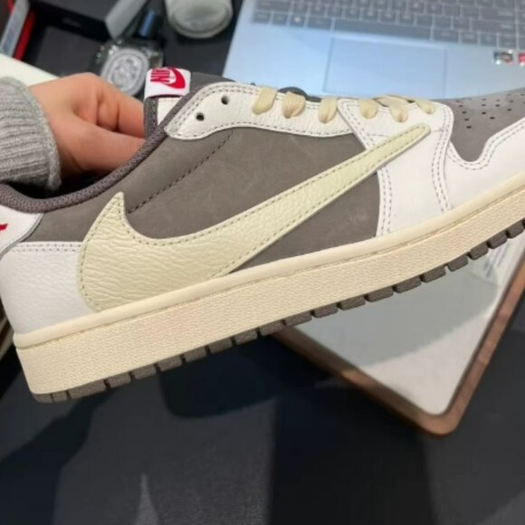Jordan 1 Low OG x Travis Scott Reverse Mocha - Picture 8 of 9